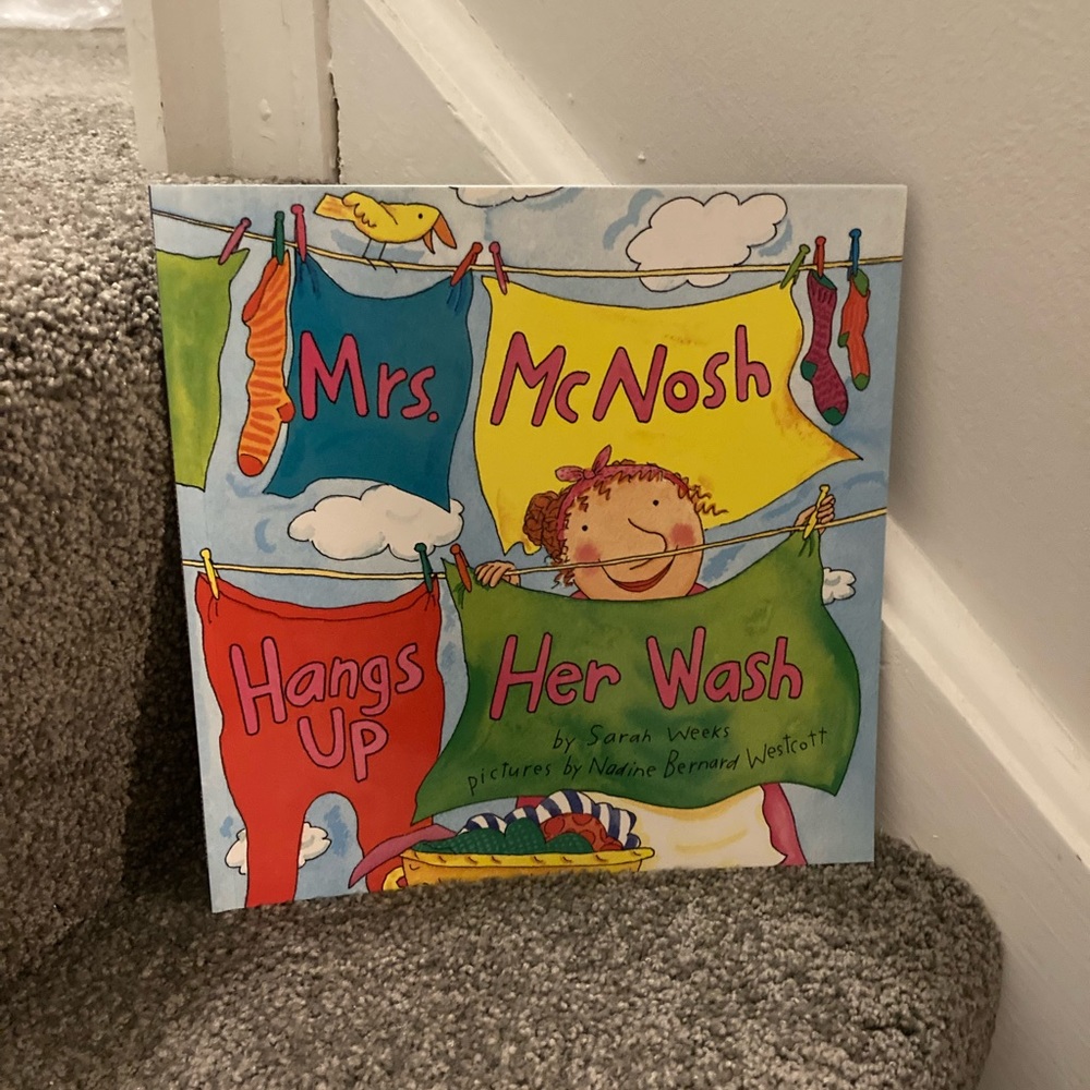 ✨10/$12✨Mrs. Mc Noah Hangs Up her Wash